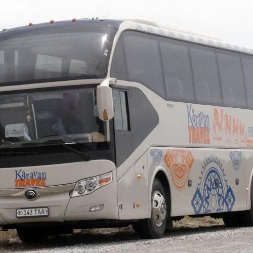 Voitures et minibus de transport de voyageurs